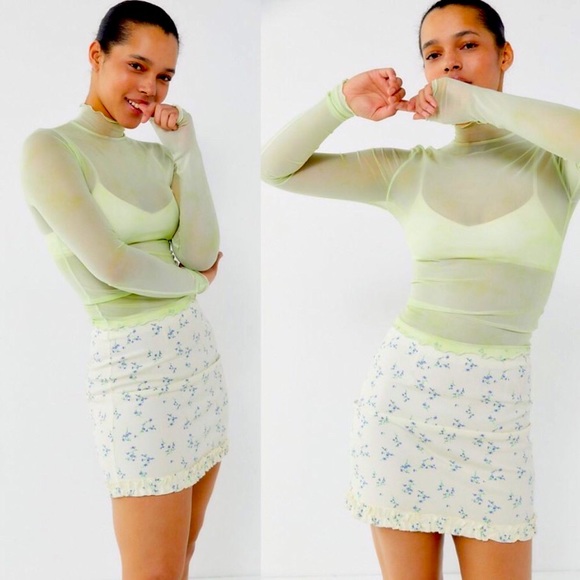 Urban Outfitters • Retro Floral Mini Skirt - Picture 7 of 11